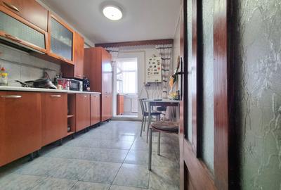 Mioriței, colț cu Banca Națională- Apartament 3 camere decomandate - 1