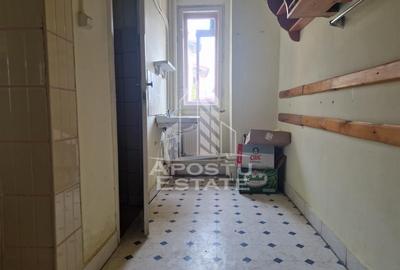 Casa familiala cu spatiu comercial si garaj P+1E+M 720 Mp - 58