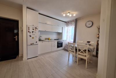 Apartament cu 3 camere semidecomandat, mobilat în Florești