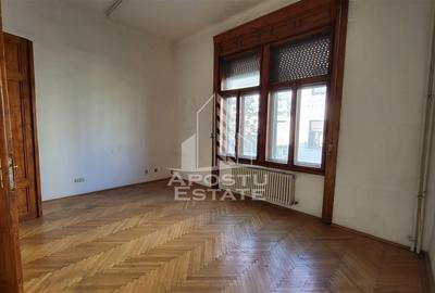 Apartament cu 4 camere, Piata Victoriei, 180 mp - 1