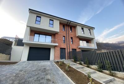 Duplex de vanzare, 195 mp utli, Garaj , zona Tauti - 1