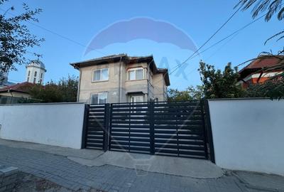 Casă individuală cu 7 camere în Central