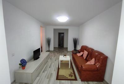 Apartament cu 3 camere semidecomandat, mobilat în 1 Mai