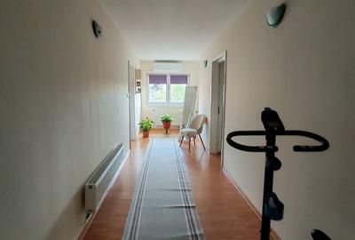 Apartament la casa - zona Unirea - 3 camere - bucatarie - baie - teren generos - 4