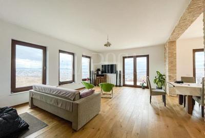 Casă cu 6 camere în Borhanci