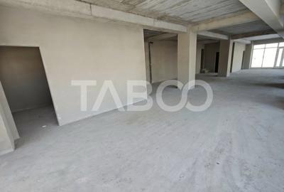 Spatiu Comercial 169 mp utili cu 8 locuri de parcare - Vitrina 13 m - 4