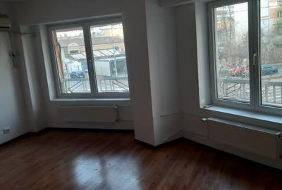 Calea Calarasi | 2 Camere | nemobilat | Pretabil birouri - 1