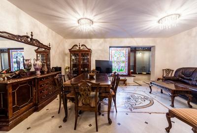 Vila zona Expo Parc - 2 apartamente, curte comuna - 1