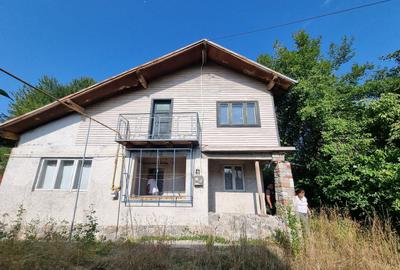 Casă individuală cu 5 camere în Central