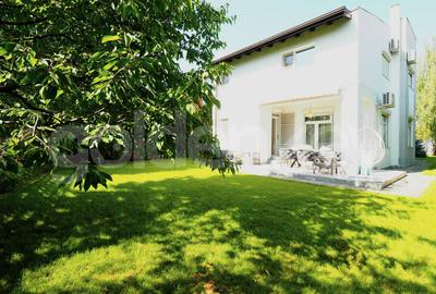 Casă individuală cu 5 camere în Vest