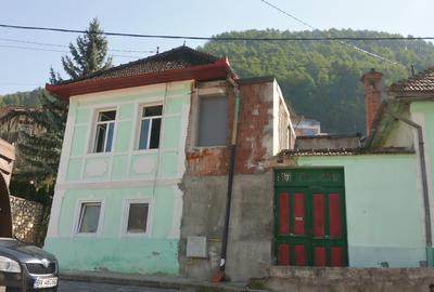 CASA SINGUR CURTE DE RENOVAT  cu teren 297 mp -ZONA PIATA UNIRII- comision 0% - 2