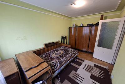 Apartament 2 camere, etajul 2/4, zona Podu Ros - 3