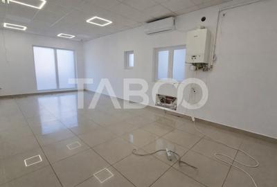 Spatiu comercial de inchiriat 54 mp cu vitrina de 4 mp Deventer - 1