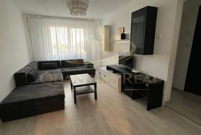 Apartament cu 3 camere semidecomandat în Apărătorii Patriei