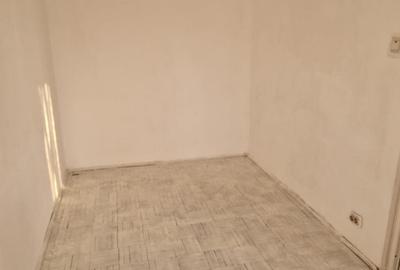Podul Inalt ,se vinde la parter apartament 2 camere pret 41500 euro negociabil - 11