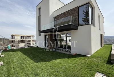 Casă generoasă cu panoramă și 256 mp terasă circulabilă - 1