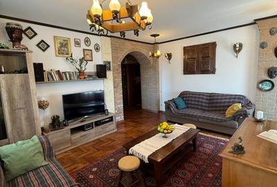 Apartament cu 3 camere semidecomandat, mobilat în Metalurgiei