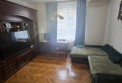 De vanzare - Apartament cochet Parcul Carol - 1