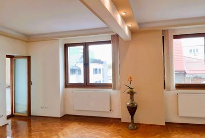 PROPRIETAR, VAND apart. Duplex in Cotroceni(G. Botanica) S. constr 175 mp; garaj - 9