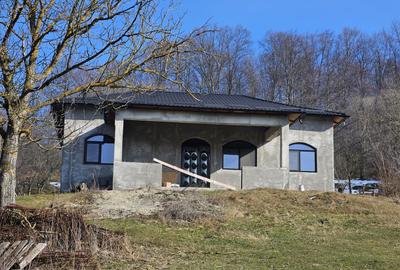 Casă pe platou, liniște și natură – Boțești, Argeș - 1