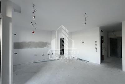 Apartament cu 3 camere semidecomandat în Aradului