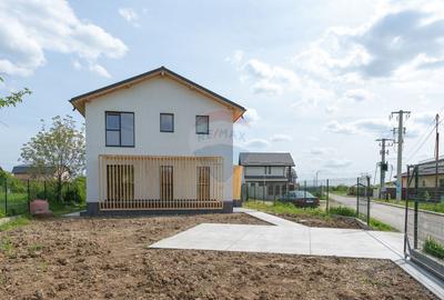 Casă / Vilă sustenabila in Dragomiresti/Sabareni - 1