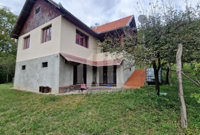 Casă individuală cu 3 camere în Cetea
