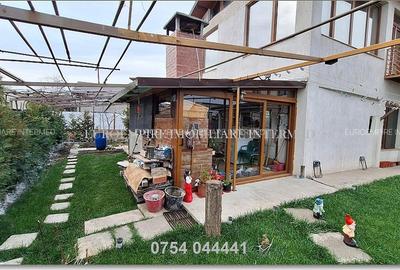 Vila+casa de vanzare zona Km 5 - 1