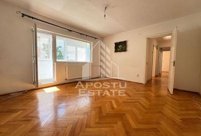 Apartament cu 3 camere, decomantat, etajul 2 , zona Spitalul Judetean - 1
