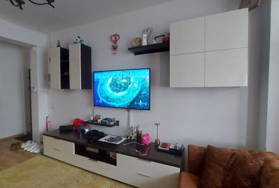 Apartament cu 3 camere semidecomandat, mobilat în Berceni