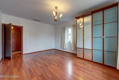 Casă individuală - 860 mp teren, 4 dormitoare si birou - 13