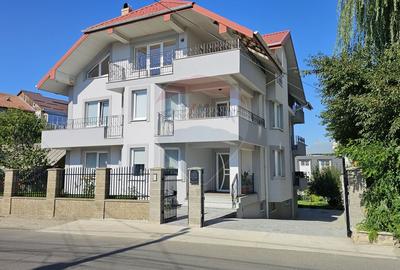 Casă / Vilă de lux cu 8 camere de vânzare in Obcini, Suceava - 1