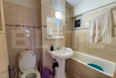 Apartament de 3 camere decomandat, 75 mp, 2 băi, 2 balcoane, etaj intermediar. - 17