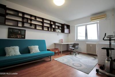 Apartament cu 3 camere decomandat, mobilat în Eroii Revoluției