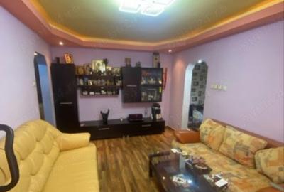 Metrou 1 Decembrie 1918, 3 cam, loc de parcare, bloc reabilitat - 1