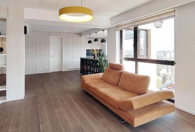 Priveliste Panoramica Spre Oras Si Masivul Tampa - 17