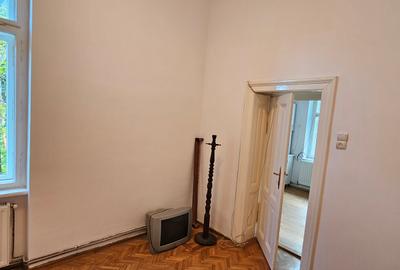 Vand garsoniera la casa situata in zona Parcului Sub Arini,parter,25m+147m teren - 7