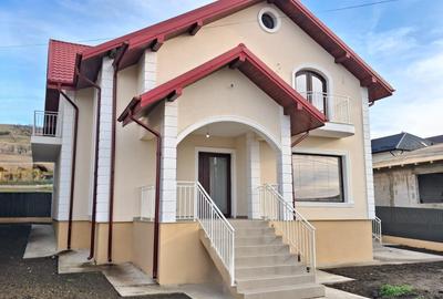 Casă cu 4 camere în Lețcani