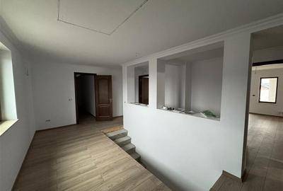 Vila deosebita Parter + Mansarda de vanzare in Odobesti - 23