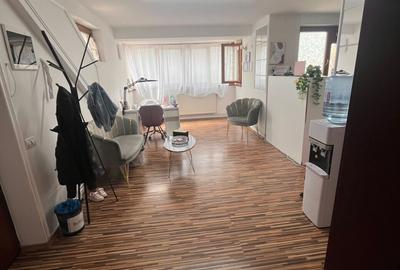 Spațiu comercial, de 50 mp, în Titan