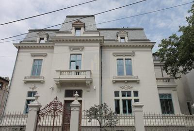 Vila istorica de vanzare in zona *Unirii* | 21 camere | curte, garaj - 58