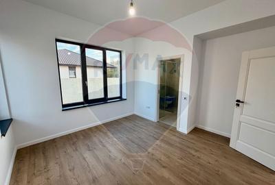 Casă / Vilă cu 4 camere de vânzare în zona Dedeman - 9