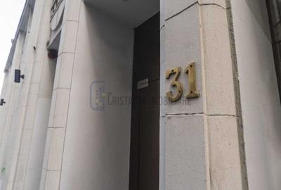 Birou, de 14 mp, în P-ța Unirii