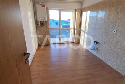 Apartament de vanzare 3 camere nemobilate cu balcon zona Trei Stejari - 6