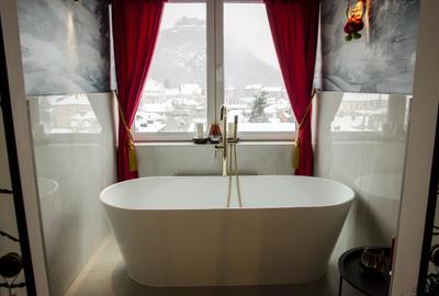 Inchiriez apartament 3 camere decomanda in Deva, zona I. Maniu in L-uri, etaj 6, - 1