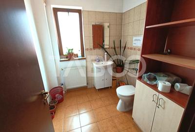 Spatiu birouri - decomandat - 2 camere - zona centrala COMISION 0 - 5