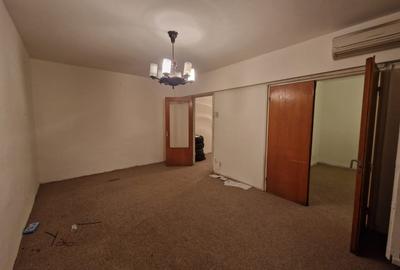 Apartament cu 4 camere decomandat în Obor