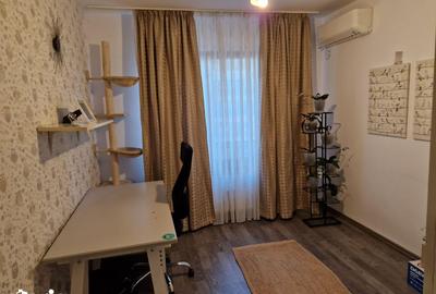Proprietar, inchiriez apartament cu 3 camere, Bloc 2017, 2xbai, AC - 4