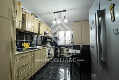 Apartament 3 Camere Etaj 2, Decomandat