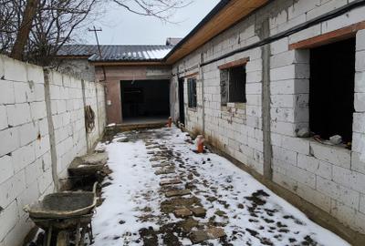 Casa nefinalizata 4 camere , zona Medeea - 1